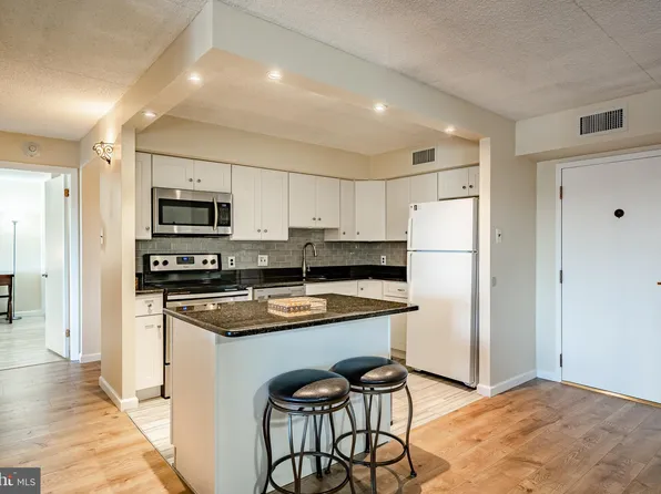 10218 Valley Forge Cir #218, King Of Prussia, PA 19406