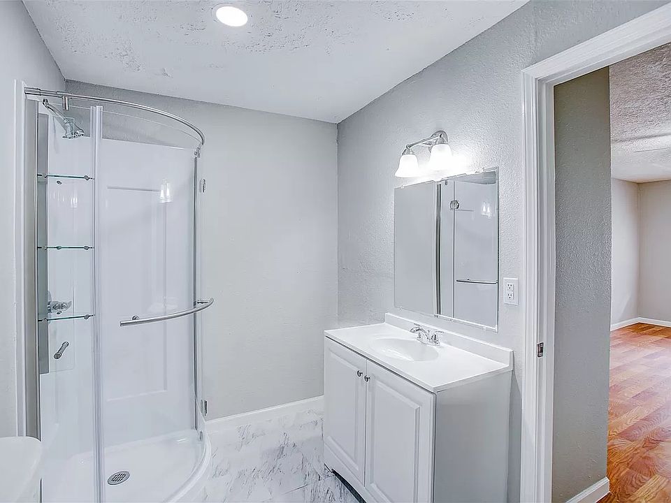 5910 Southtown St, Houston, TX 77033 | Zillow