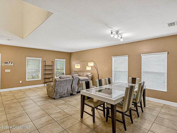3rd image of 547 Trymore Dr SE