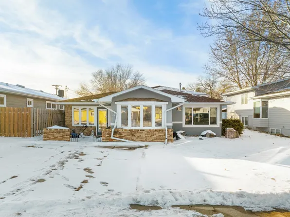 3 21st St NW, Minot, ND 58703