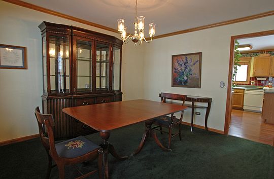 4th image of 1860 Beechwood Ave