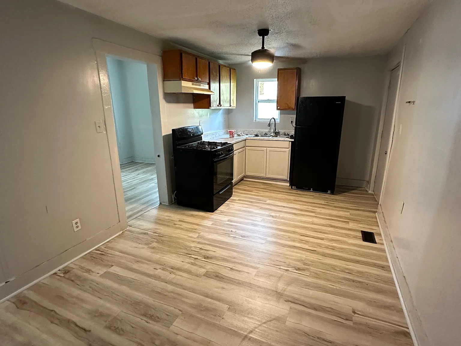 4 bed, 1410 sqft, $1,600 — Photo 4