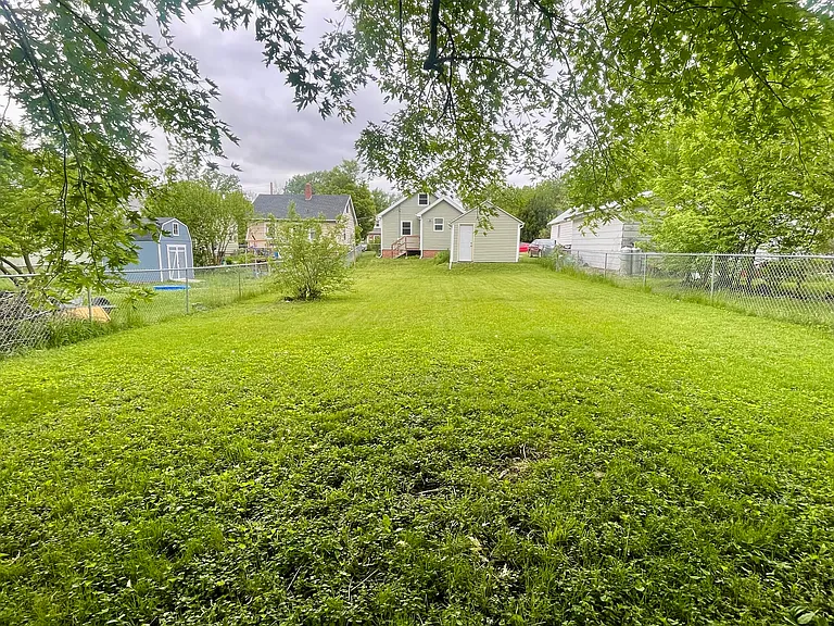 425 35th St NE — Photo 3