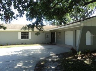 1205 Meadowcrest Dr, Valrico, FL 33594