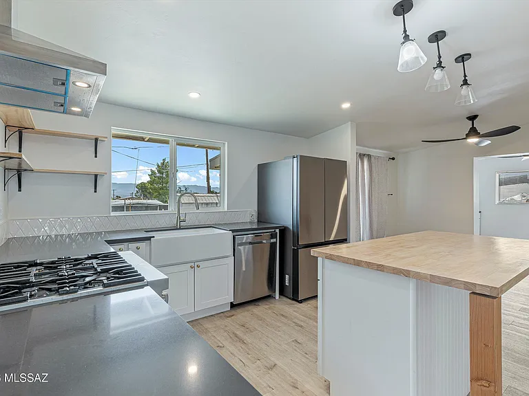 227 S Avenue B — Photo 8