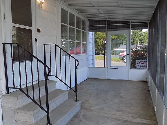 Screened in patio