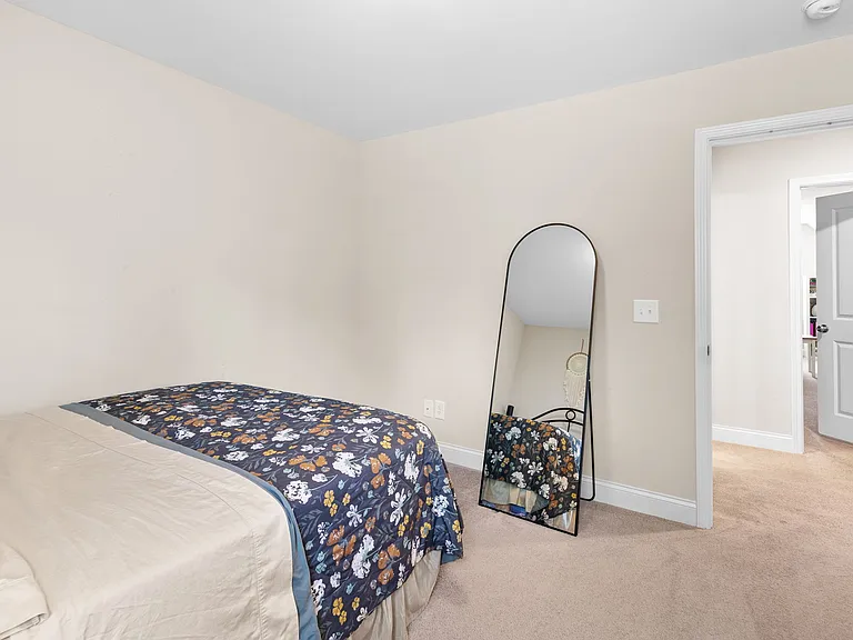 60 Melvill Ln — Photo 31