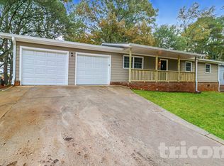 2906 Deshong Dr, Stone Mountain, GA 30087