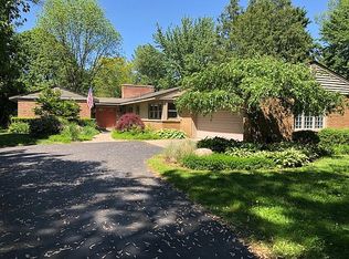 2874 Pine Hill Dr, Troy, MI