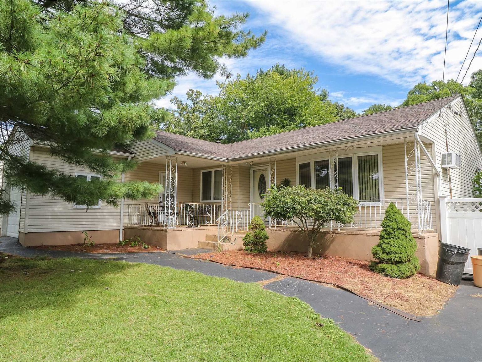 667 Wilson Blvd, Central Islip, NY 11722 Zillow