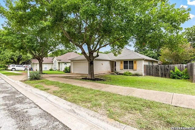 3 bed, 2.0 bath, 1713 sqft, $2,100 — Photo 3