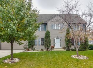 1917 Creek Ridge Dr, Racine, WI 53402