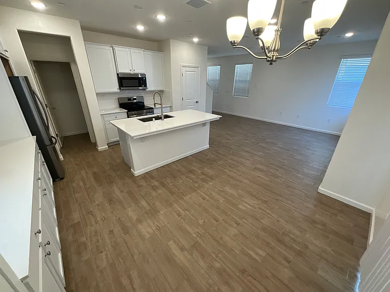 2053 N Wagon Ln — Photo 4