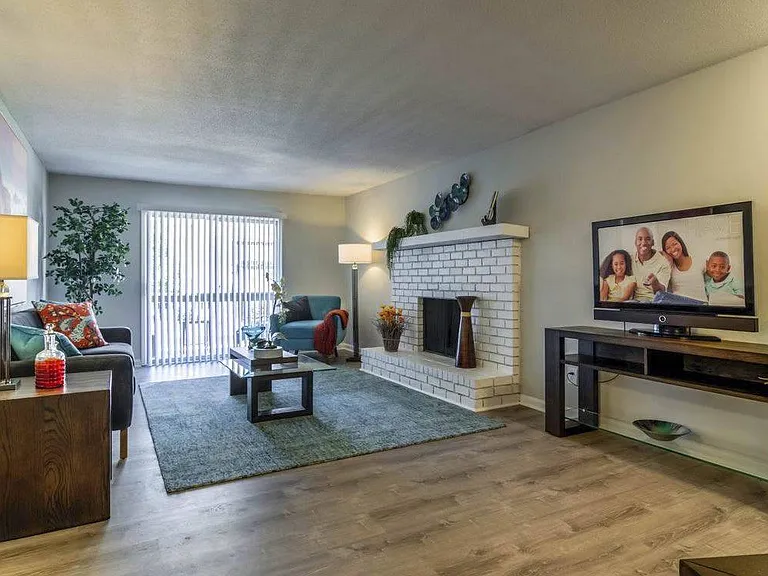 The Onyx Hoover Apartments — Photo 14