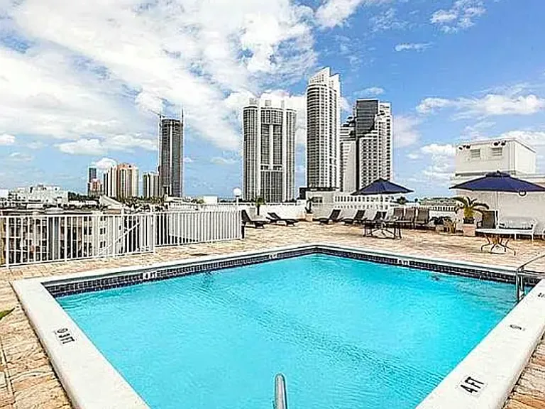 17800 Atlantic Blvd #Penthouse 1-15 — Photo 16
