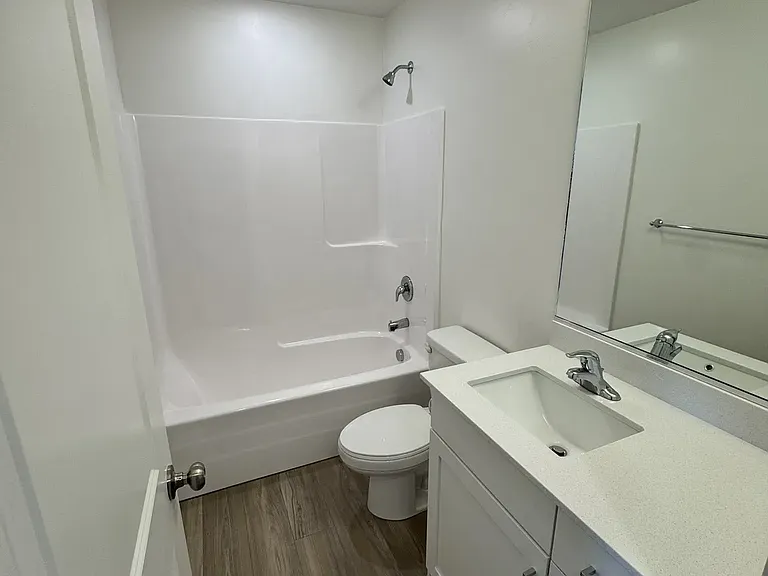 526 S 1215 W — Photo 11