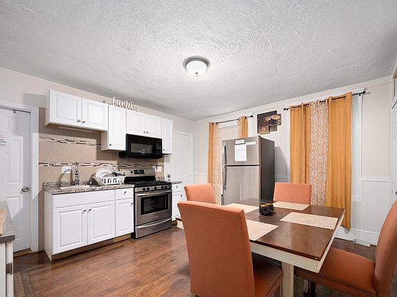 3rd image of 303 Grove St Floor 1
