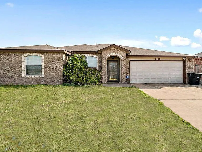 4400 Lloyd Dr.