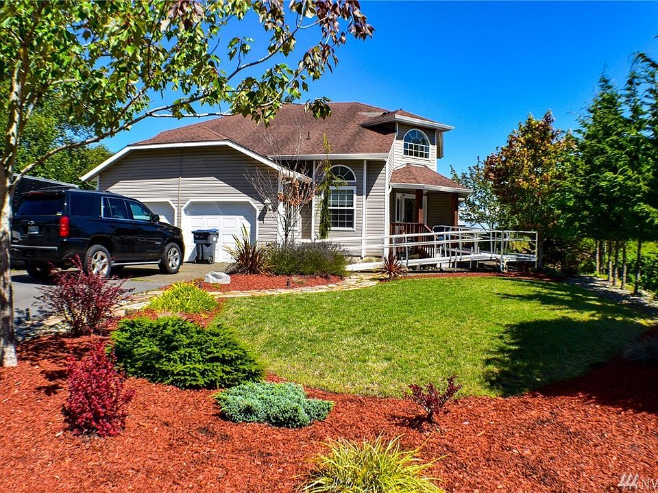 Welcome, this home is spacious with westward views and meticulous landscaping  