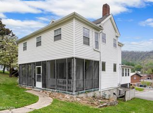 214 W Chestnut St, La Follette, TN 37766