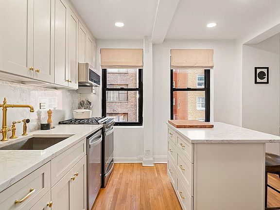 5th image of 245 E 72nd St APT 6F