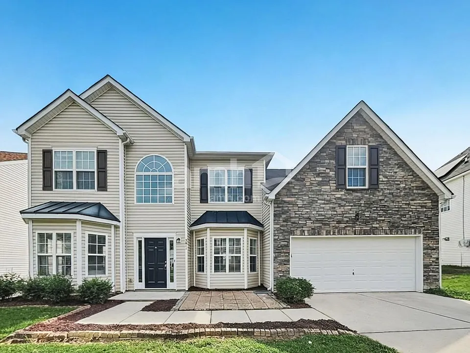5611 Falkland Ln
