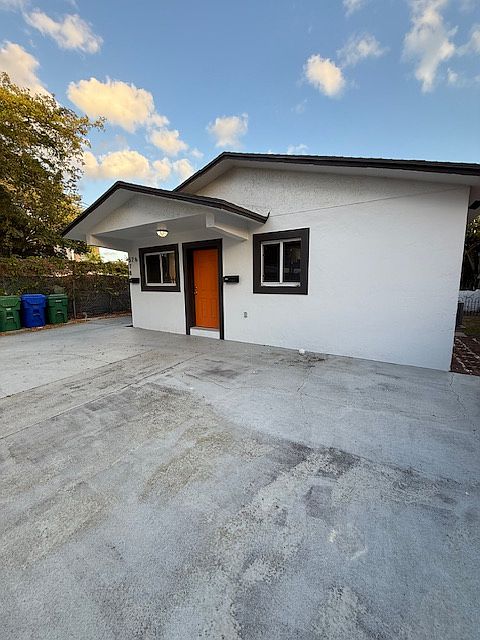 Entree Door "Da Punk'N" Duplex