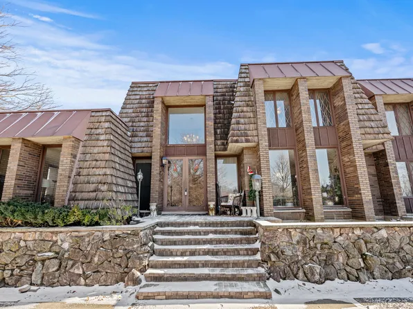 807 Merry Ln, Oak Brook, IL 60523