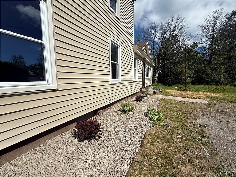 6637 Dix Rd — Photo 3