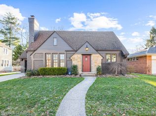 99 Maplefield Rd, Pleasant Ridge, MI 48069