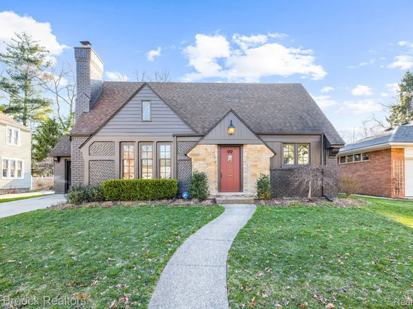 99 Maplefield Rd, Pleasant Ridge, MI 48069