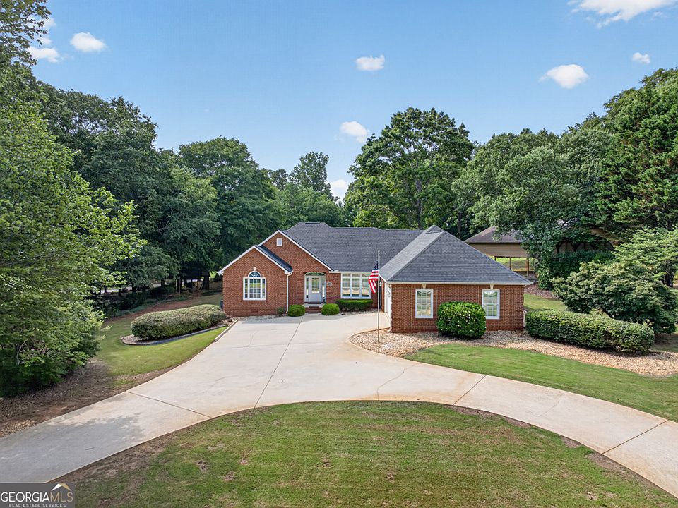 1st image of 301 Oak Ridge Dr