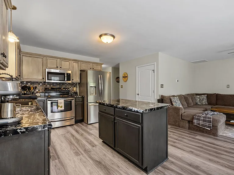 686 Colonial Hills Dr — Photo 16