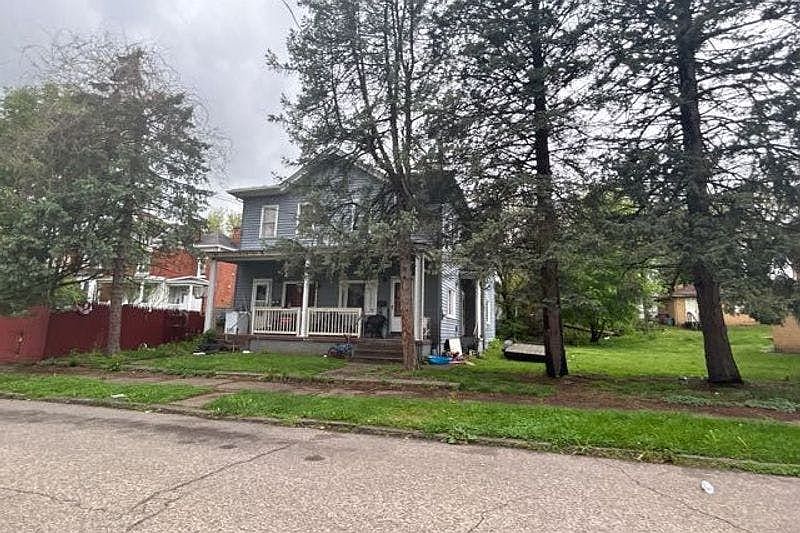 2nd image of 1115 4th Ave