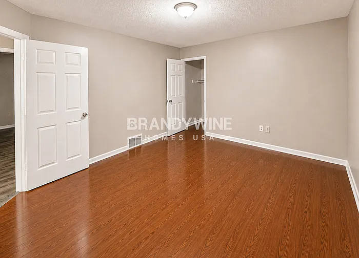 7477 Stonington Dr — Photo 16
