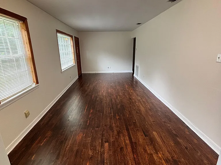 5755 Colonial Ln N — Photo 5