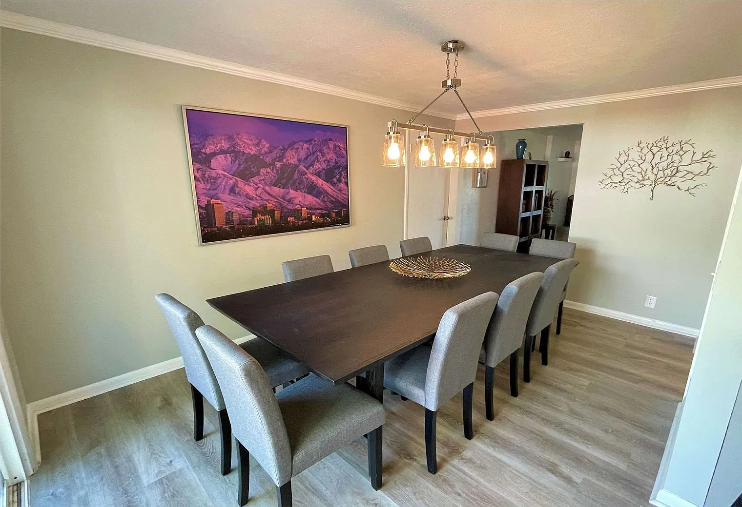 7 bed, 3.0 bath, 3498 sqft, $9,560 — Photo 4