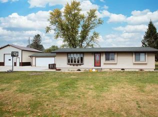 6160 W Mount Vernon Rd, Cedar Falls, IA 50613