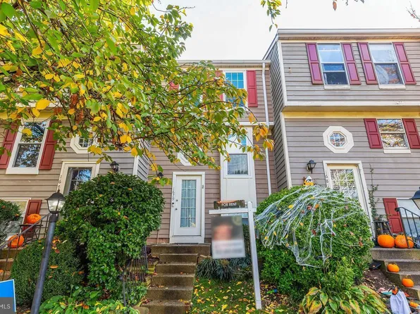 1679 Fieldthorn Dr, Reston, VA 20194