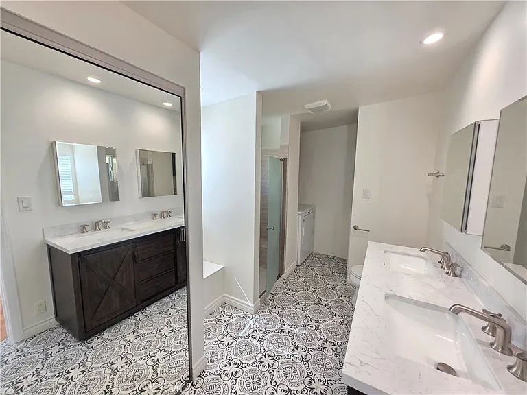 7019 Jamieson Ave — Photo 15