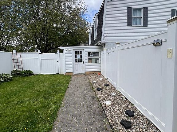4th image of 2332 Emory Rd