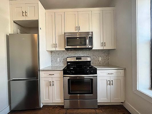 4th image of 814 Rogers Ave #2L