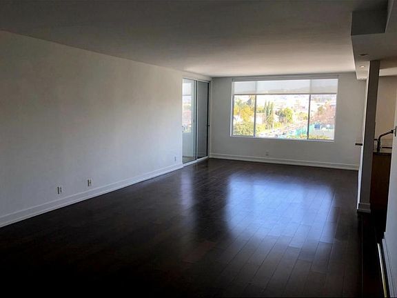 4th image of 302 S Elm Dr #502