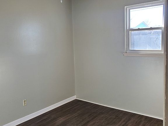 4th image of 3017 N Hill St