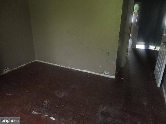 5th image of 1719 S Avondale St