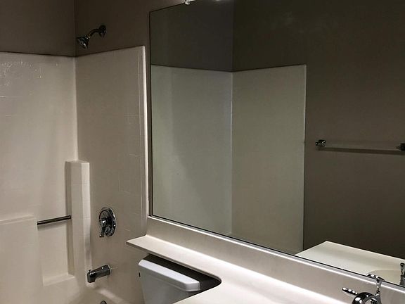 4th image of 550 Camino De La Reina Unit 215