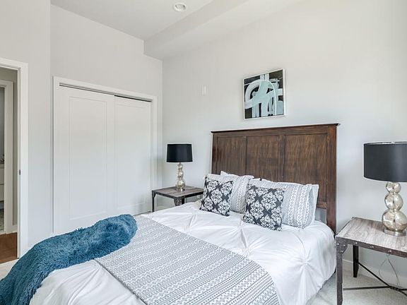 3rd image of 222 Vine St #2BDR