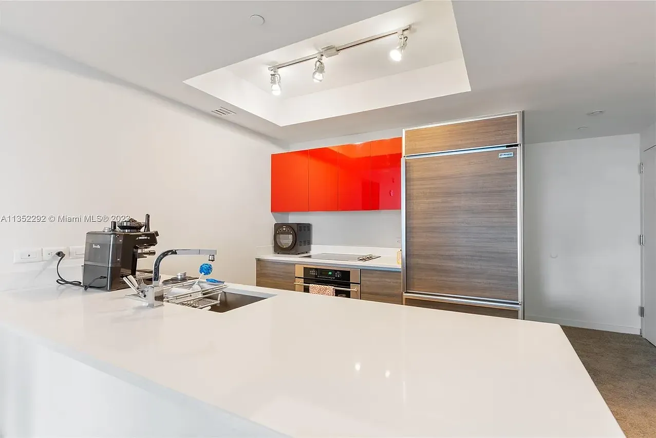 2 bed, 921 sqft, $3,700 — Photo 3