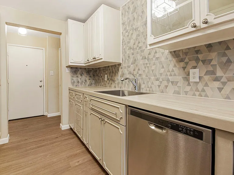 1375 N Williams St #207 — Photo 7