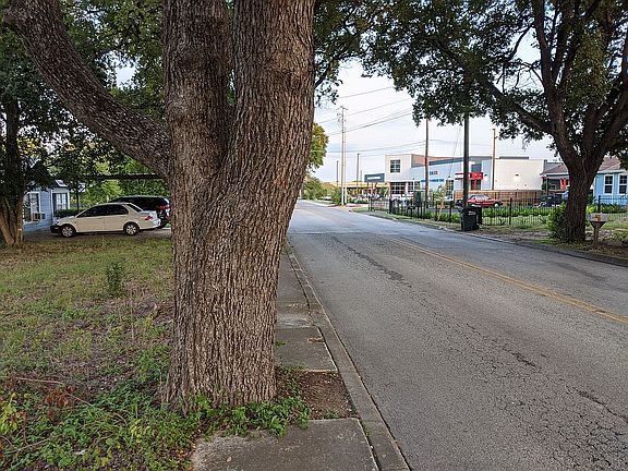 4th image of 633 Uhland Rd